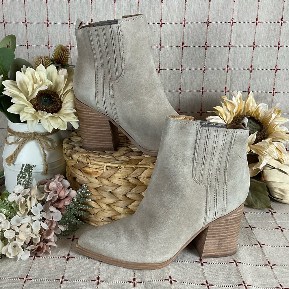 Marc Fisher LTD Oshay Tan Suede Pointed Toe Ankle Boots Size 7.5 PreLoved